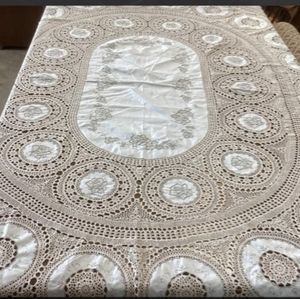 Vintage | Crochet Table Cloth with Scalloped Edges (86in x 62in)